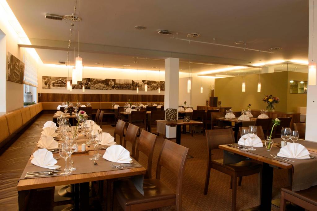 Restoran või mõni muu söögikoht majutusasutuses Hotel Sonnblick