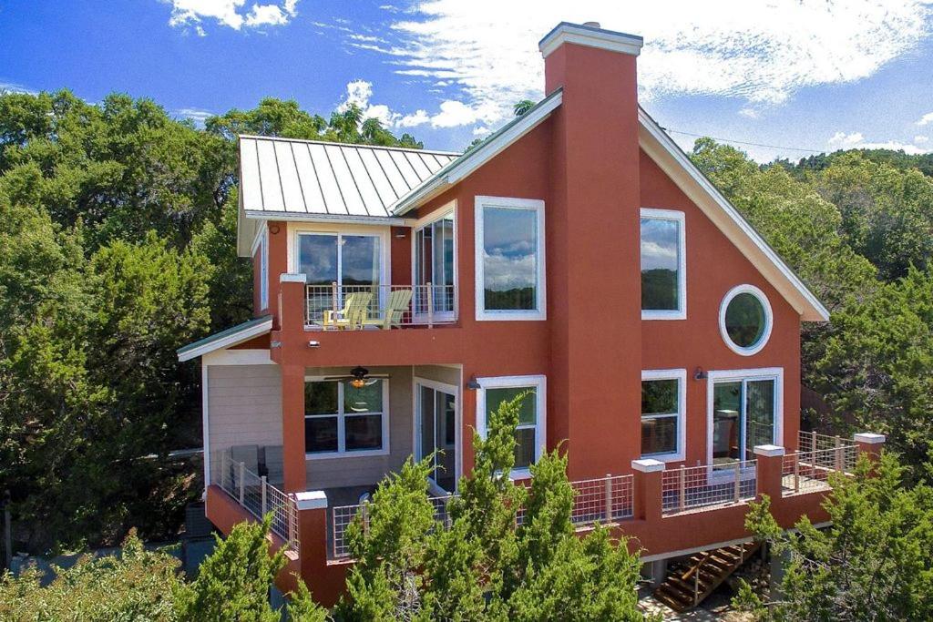 El edificio en el que está la villa