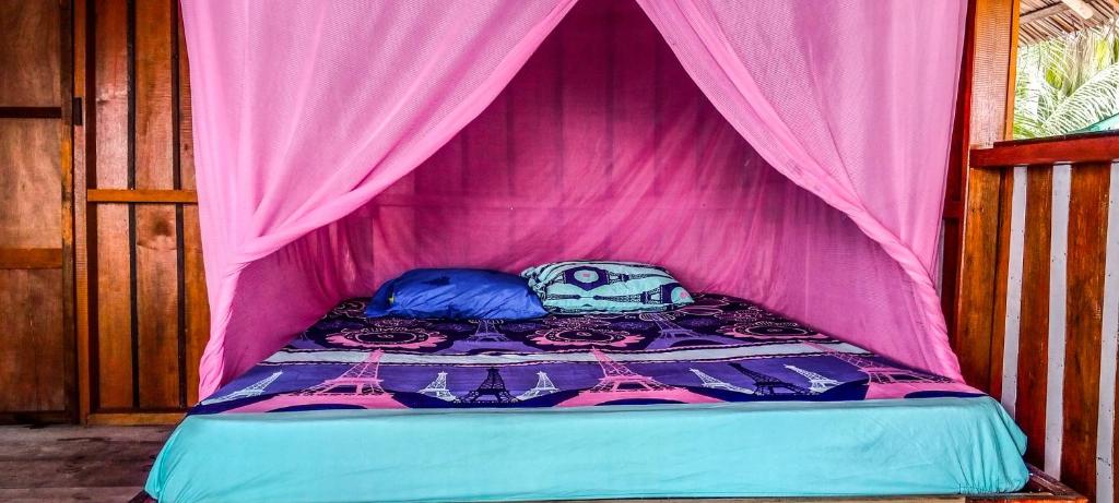 Postel nebo postele na pokoji v ubytování Nyanderos homestay