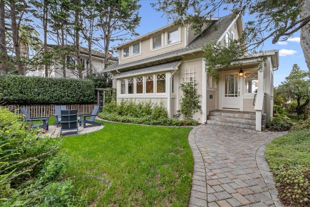 Κήπος έξω από το 3988 Cannery Cottage home