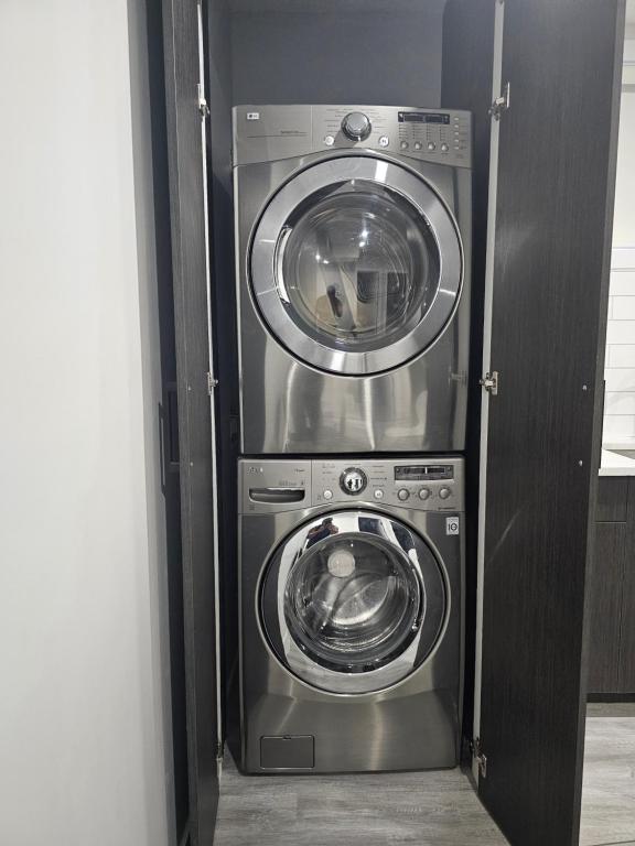 Φωτογραφία από το άλμπουμ του Cozy on Baywater Modern 2 bedroom apartment suite σε Airdrie