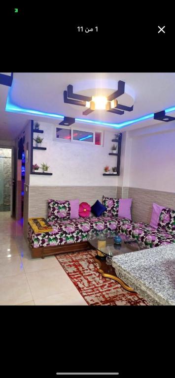 Posezení v ubytování شقة مجهزة بي كامل مع وايفاي