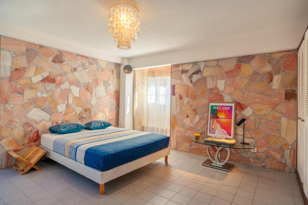 Ένα ή περισσότερα κρεβάτια σε δωμάτιο στο Ti-kaz