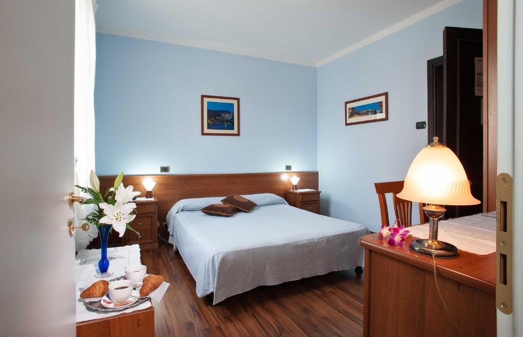 Postel nebo postele na pokoji v ubytování Hotel Al Castello