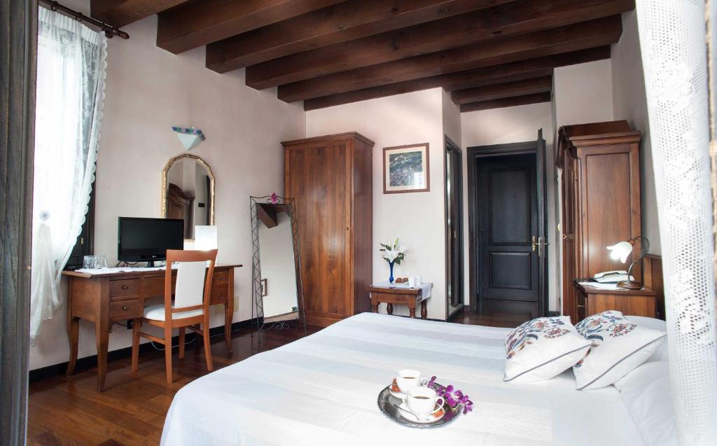 Postel nebo postele na pokoji v ubytování Hotel Al Castello