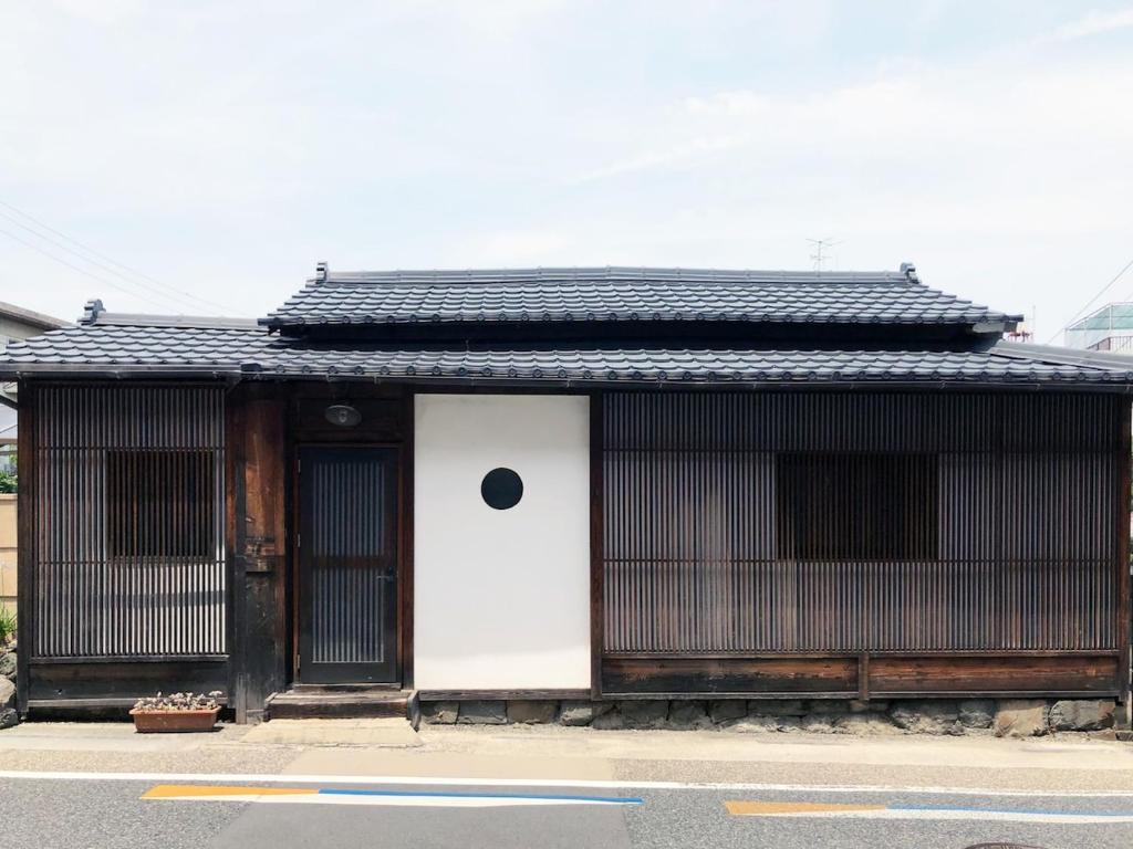 Budova, kde se prázdninový dům nachází