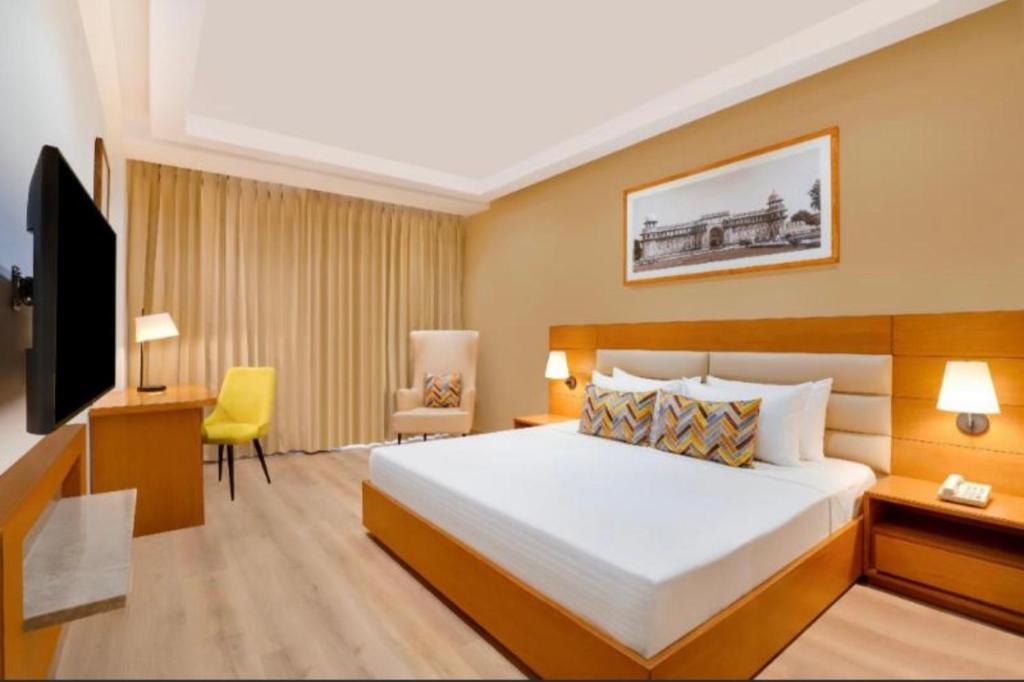 Ένα ή περισσότερα κρεβάτια σε δωμάτιο στο Hotel Rosewood Villa-Near Delhi Airport-Free Airport Drop