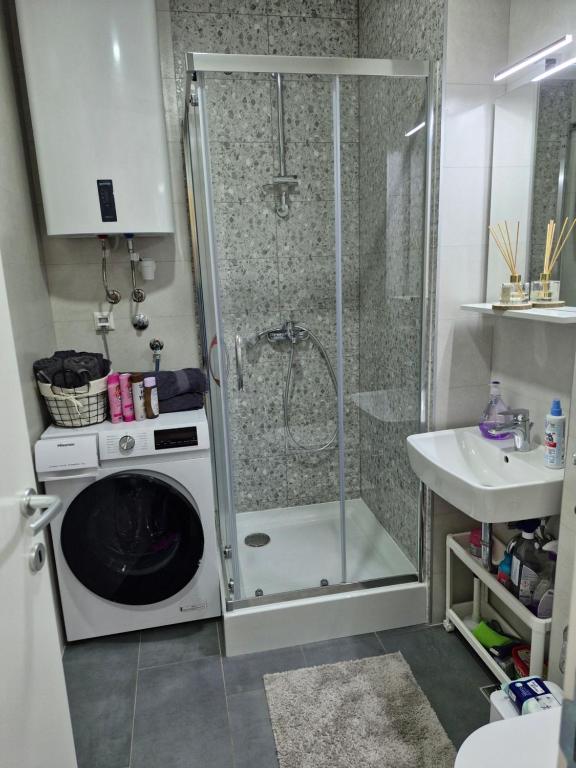 Koupelna v ubytování Pineta Apartman Bjelasnica