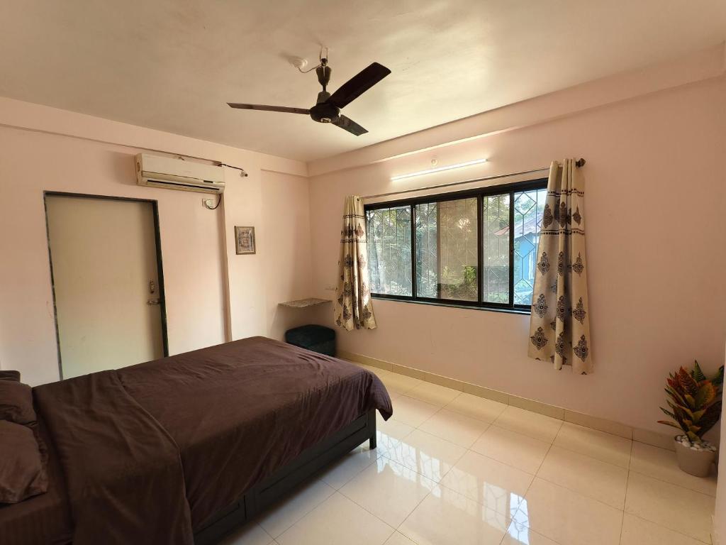 Giường trong phòng chung tại Mountain Bliss