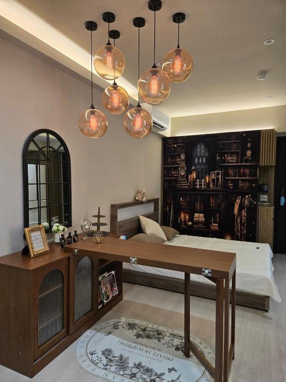 a bedroom with a bed and a table and lights at 琥珀皇后館 Amber Queen Chambers in Taipei