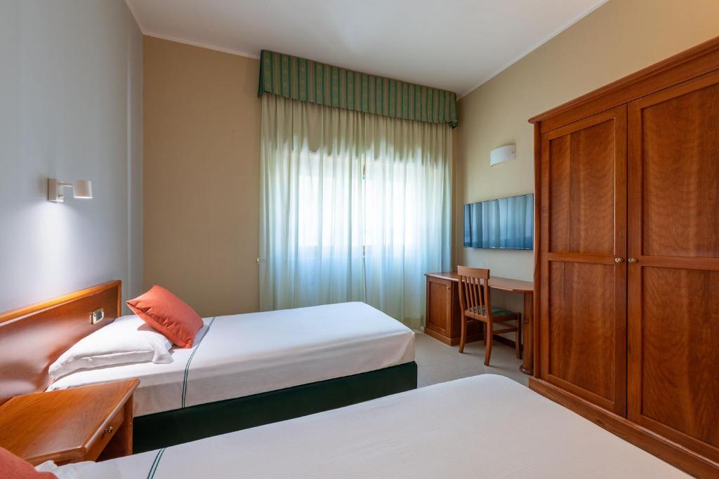 Astura Palace Hotel - Camera Familiare Comfort (2 Adulti + 2 Bambini)