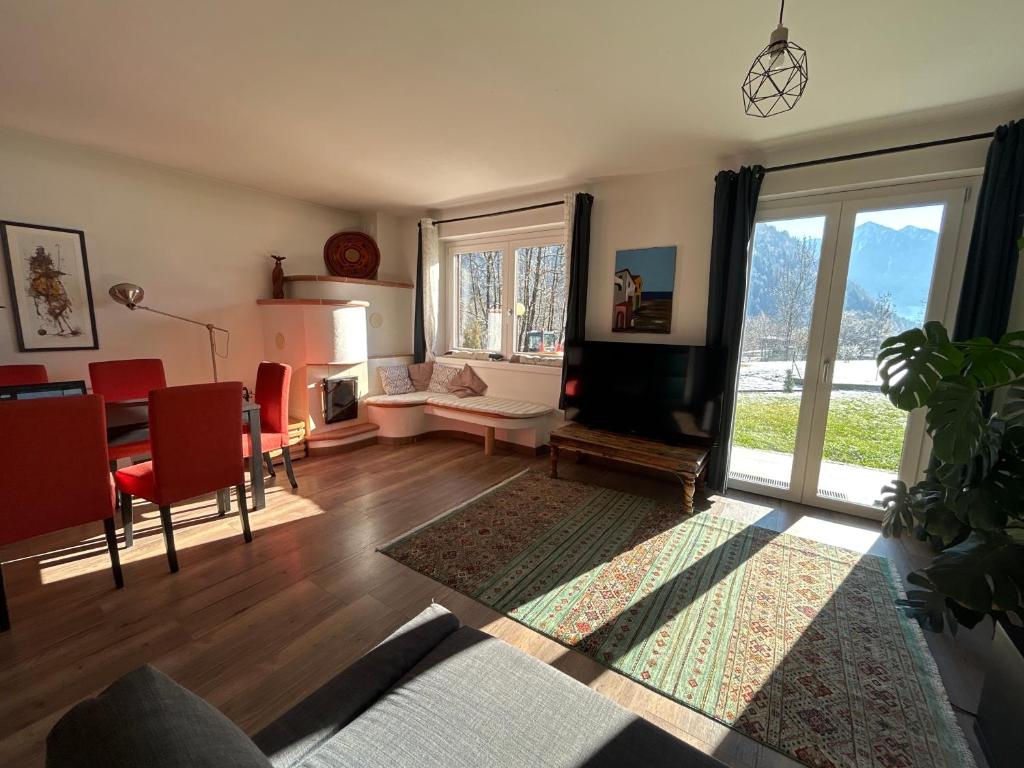 Khu vực ghế ngồi tại Traveller's home in the Dolomites