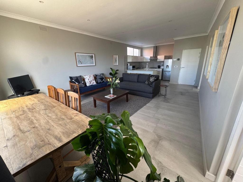 Gallery image of Stone's Throw - Muizenberg in Muizenberg