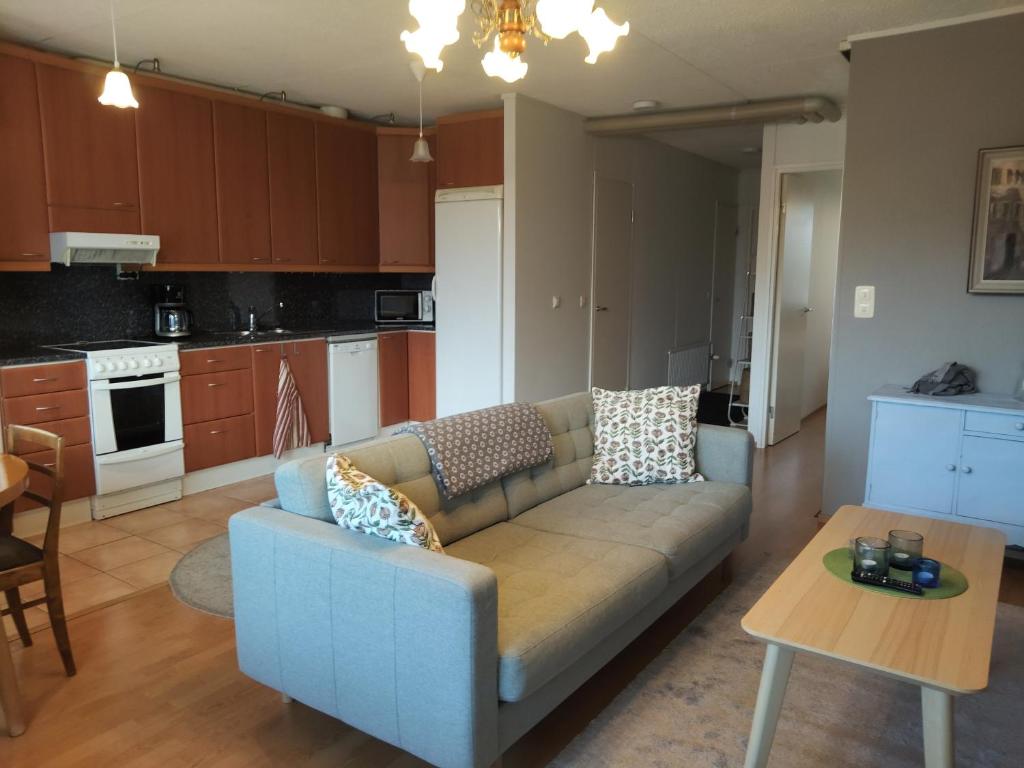 Kuchyň nebo kuchyňský kout v ubytování Pieksämäellä saunallinen kaksio rivitalossa