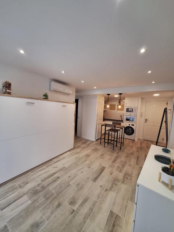 Apartment 1room 100m from Levante Beach