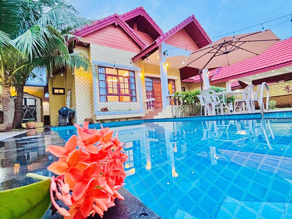 Πισίνα στο ή κοντά στο 海边独栋五卧花园泳池别墅