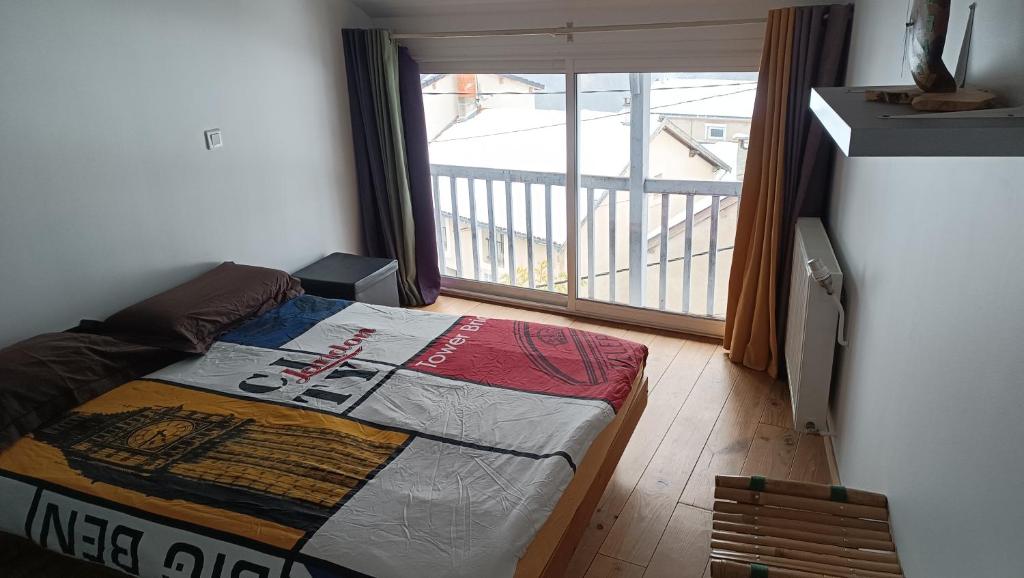 Ένα ή περισσότερα κρεβάτια σε δωμάτιο στο Maison Rabat les 3 seigneurs