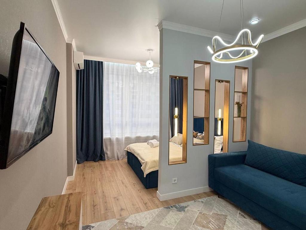 TV/Unterhaltungsangebot in der Unterkunft Светлая и уютная квартира с видом на горы, рядом с ТРЦ