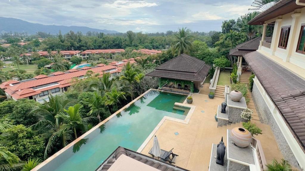 O vedere generală la munți sau o vedere la munte luată de la această cameră de închiriat