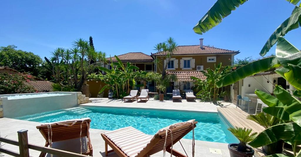 Bazén v ubytování Kali Zoi -B&B Zakynthos nebo v jeho okolí