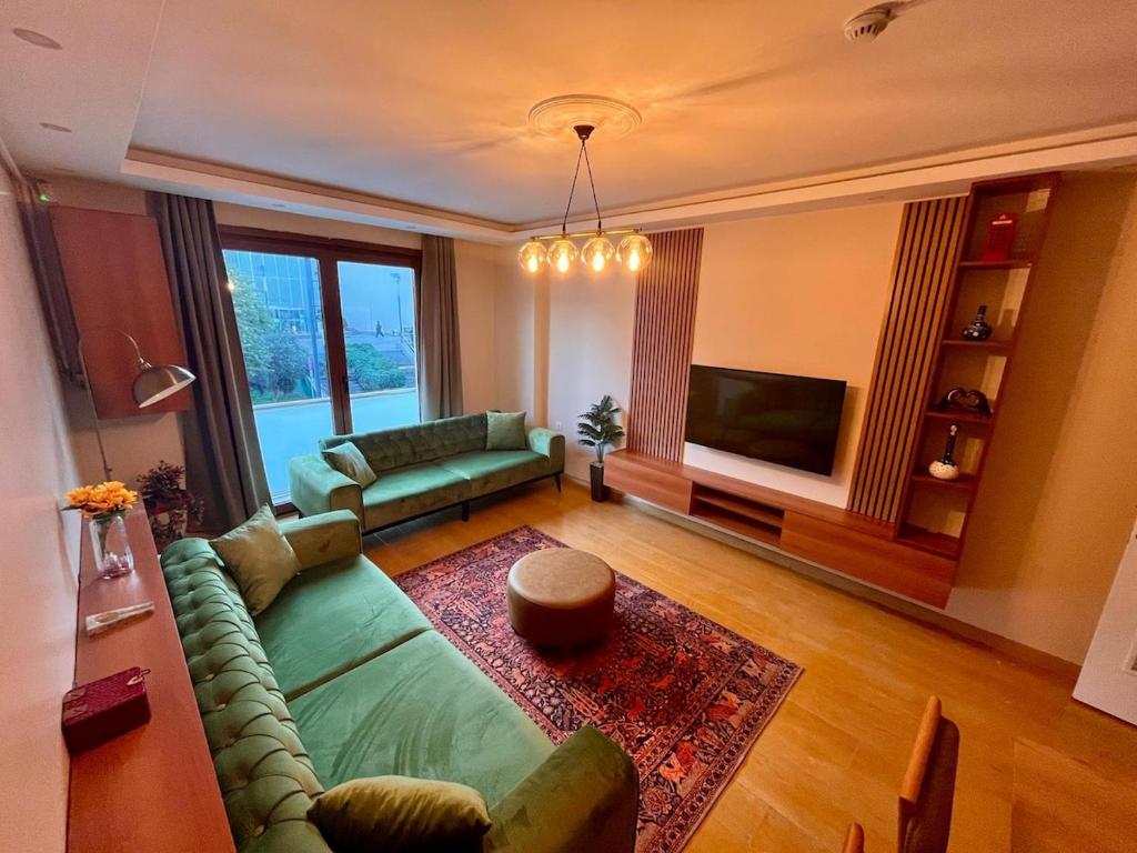 Next to Cevahir Shopping Mall Perfect location comfortable luxury apartment در استانبول