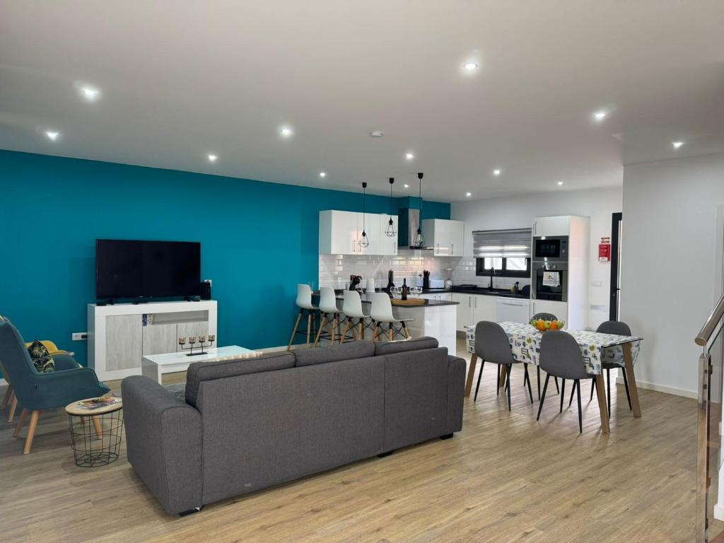 Η κουζίνα ή μικρή κουζίνα στο E - Beautiful 2 bedroom Terraced Home