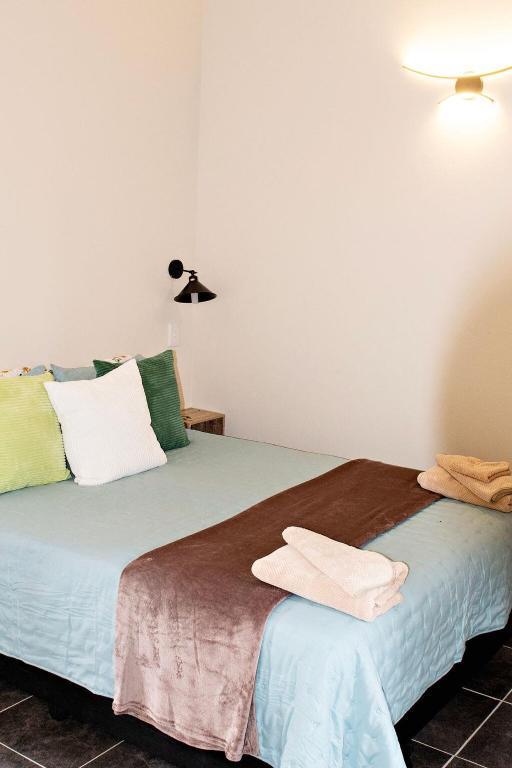 Ένα ή περισσότερα κρεβάτια σε δωμάτιο στο Pecan and Lime Inn The First Den