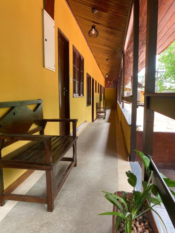 a hallway with a bench in a building at Lonier Villa Inn Economic in Abraão