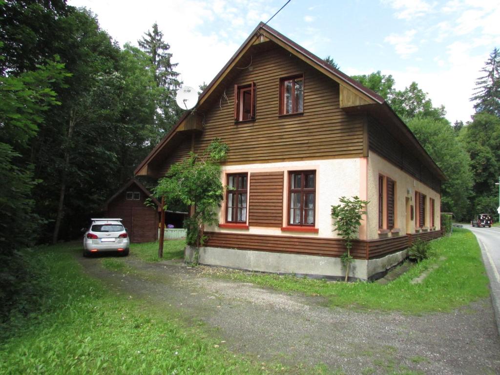 a house with a car parked in front of it at Chalupa u Jizery in Rokytnice nad Jizerou