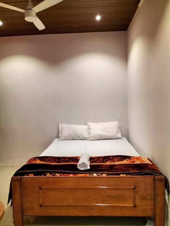 Postel nebo postele na pokoji v ubytování Dispur Inn