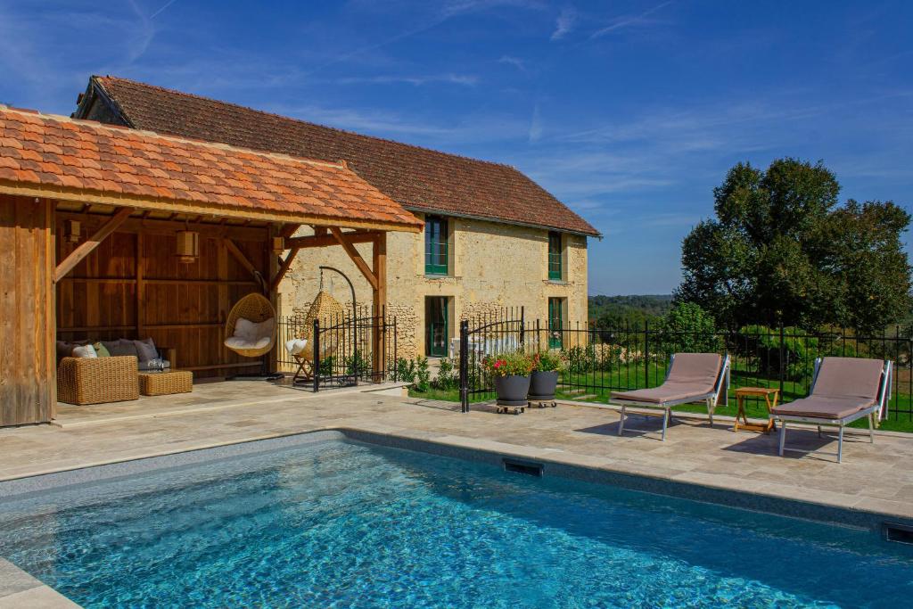 a house with a swimming pool and a pavilion at La Mouy - Périgord Noir - Farmhouse with pool in Mauzens-et-Miremont
