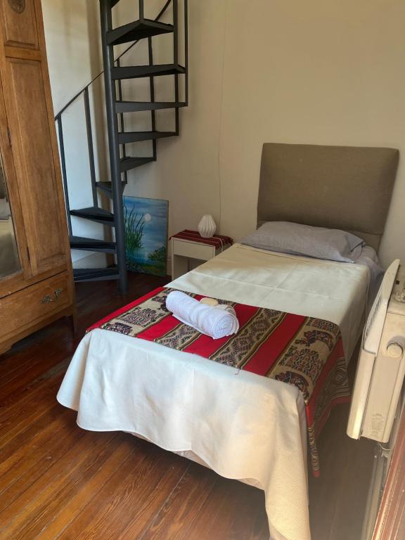 a bed with two towels on it in a room at ZenTelmo in Buenos Aires