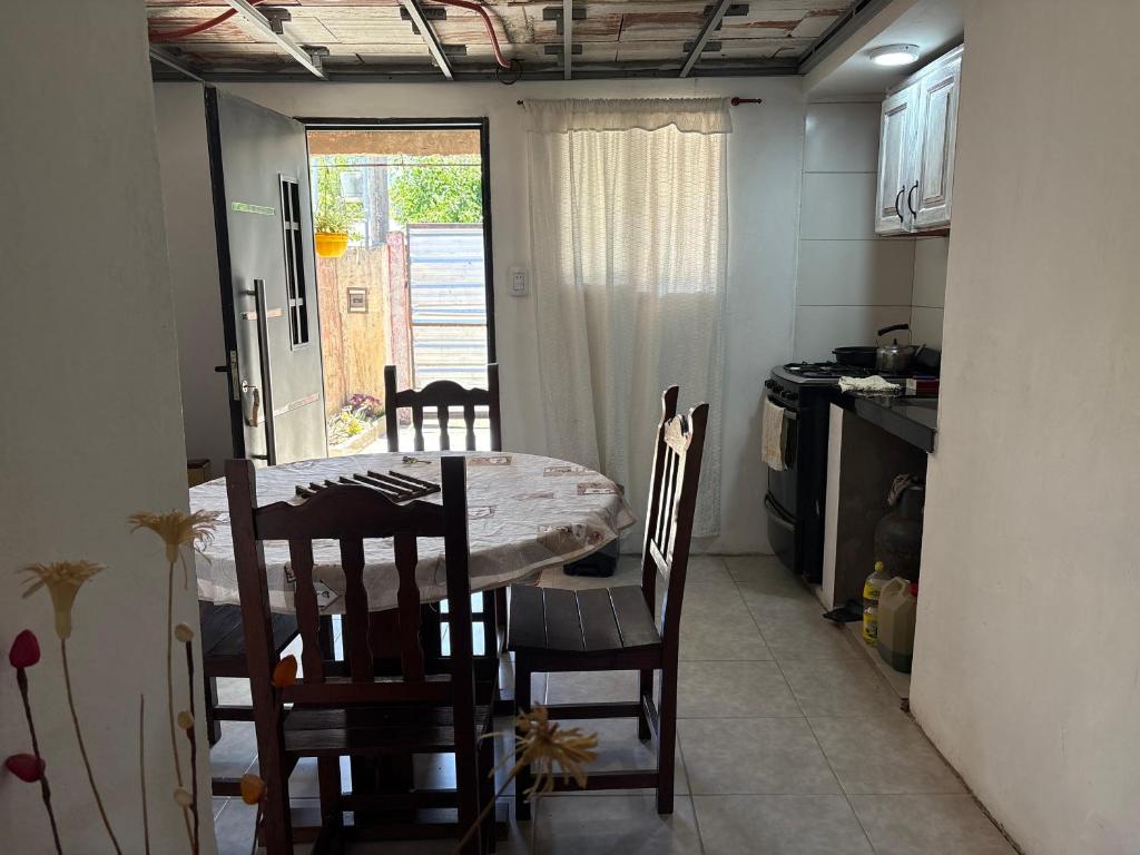 Kuchyň nebo kuchyňský kout v ubytování Departamento aún en arreglo