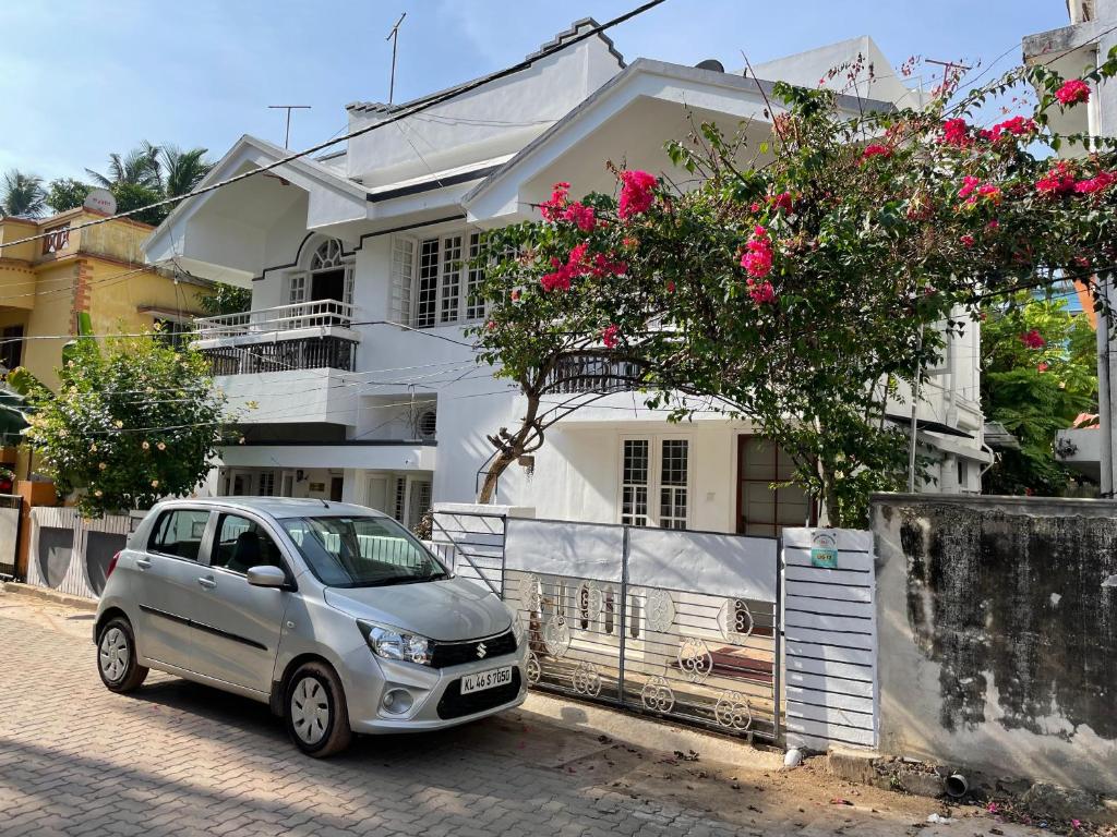 El edificio en el que está la casa de huéspedes