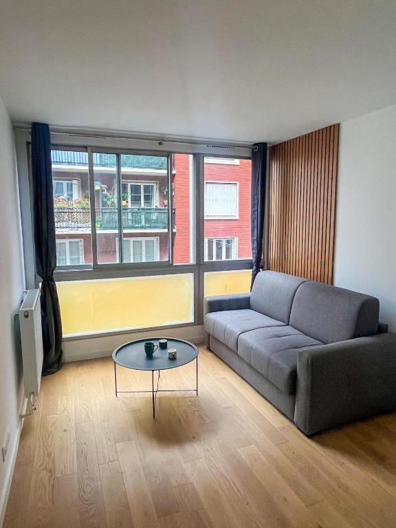 Bright Apartment in Paris Convention and Paris Expo