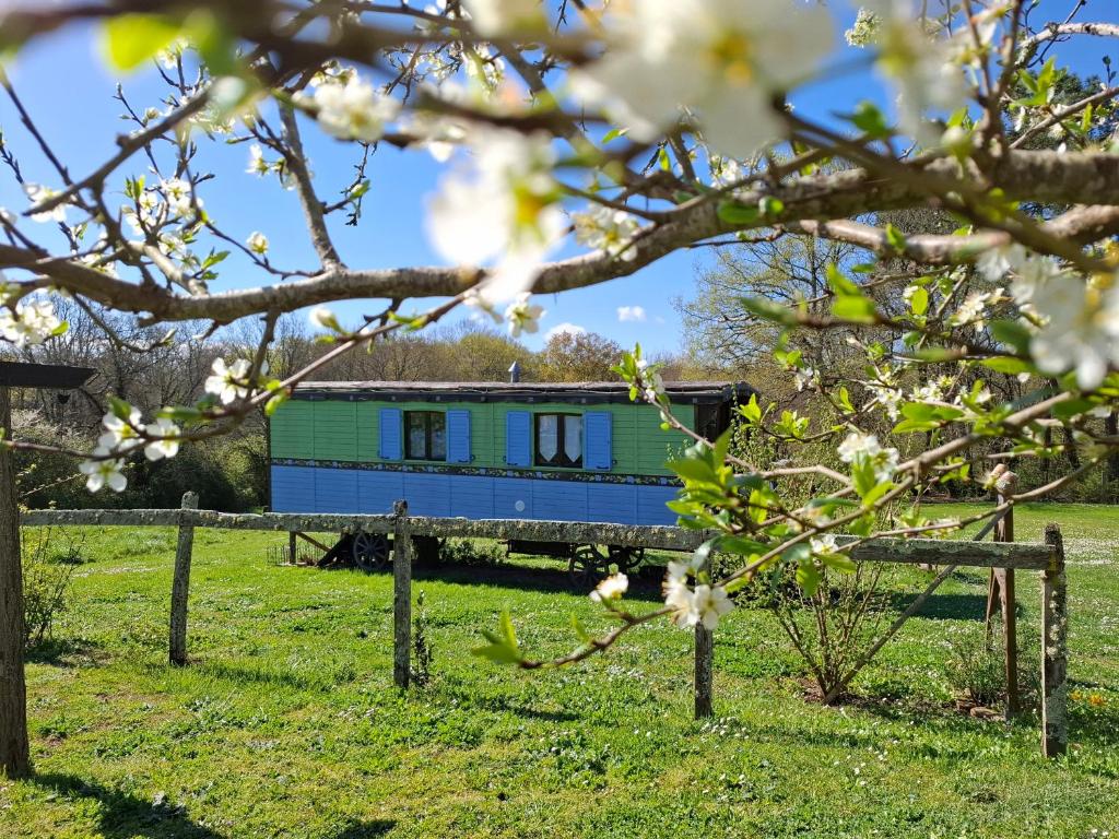 Zahrada ubytování Roulotte Fleur des Champs