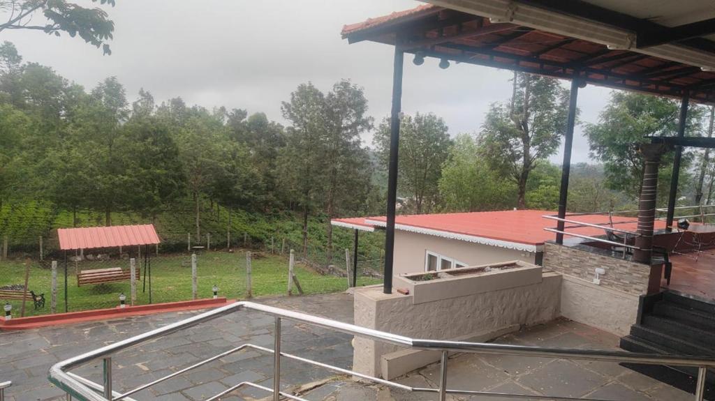 Εγκαταστάσεις για τένις ή/και σκουός στο Blue Nile Homestay Kotagiri ή εκεί κοντά