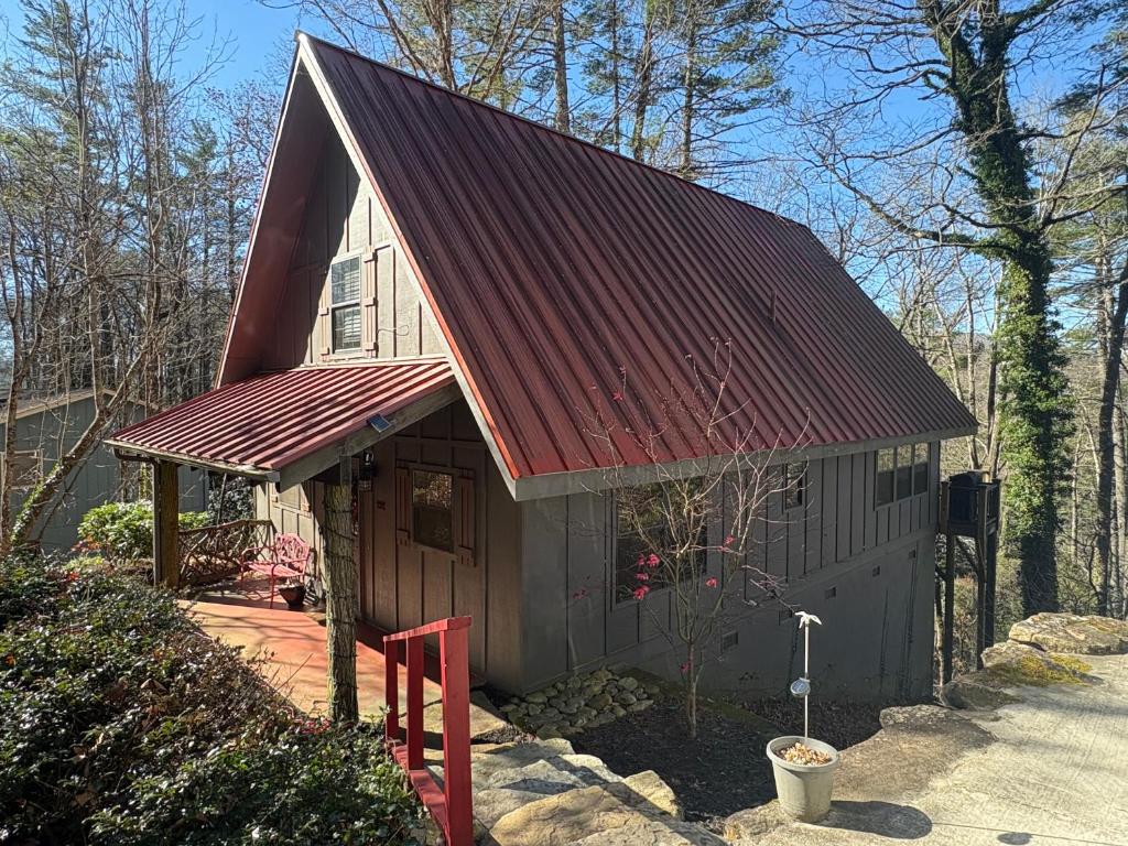 a small house with a red roof at Red Top Tree House in Highlands