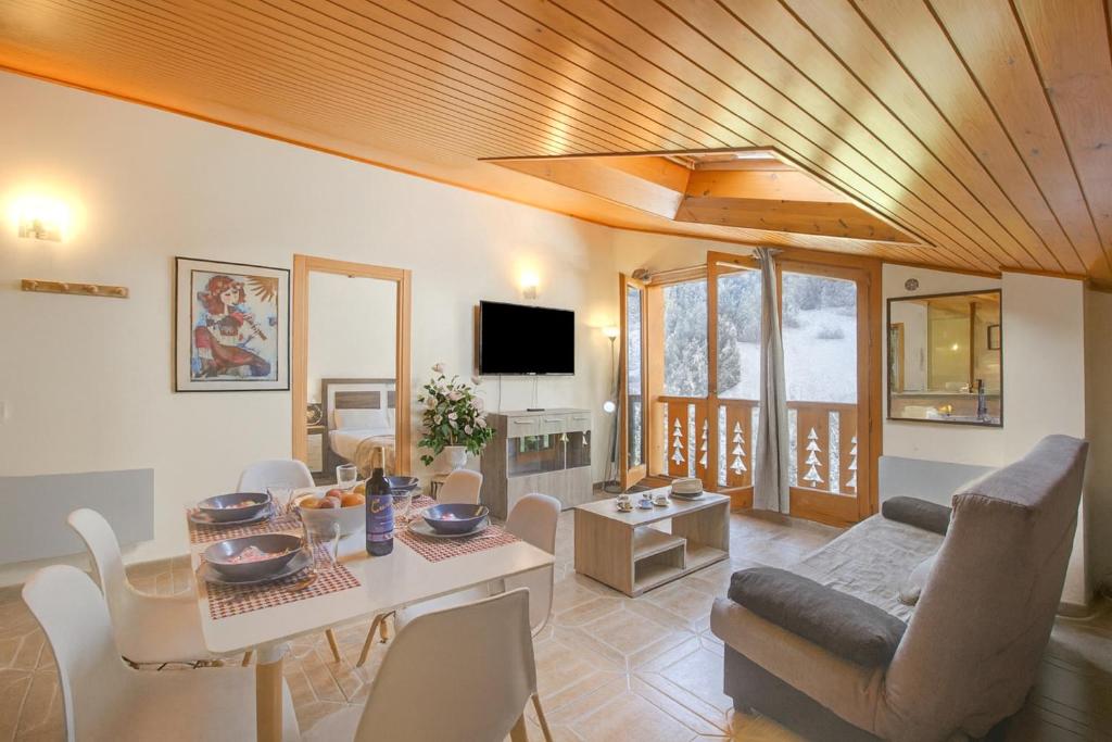 a living room with a couch and a table at Andorra Family Snow Apartment - Happy Rentals in El Tarter