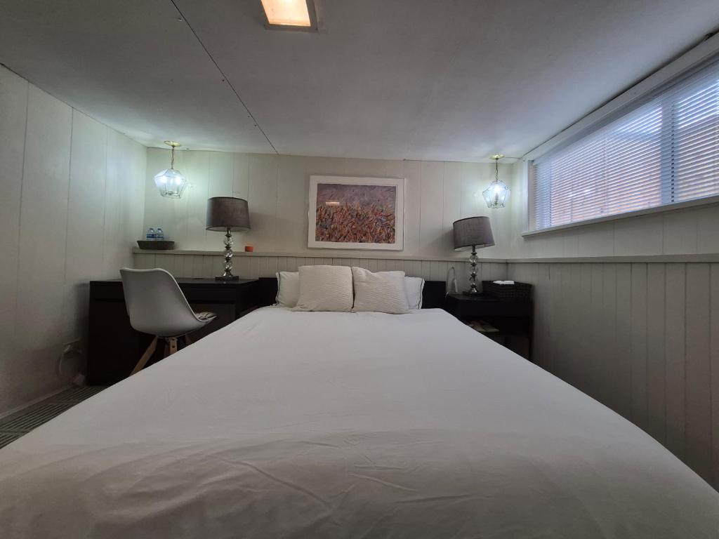 Ένα ή περισσότερα κρεβάτια σε δωμάτιο στο John's House in Vancouver West