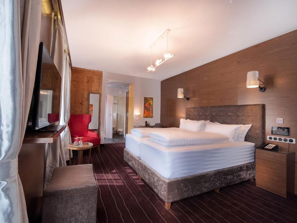 Postel nebo postele na pokoji v ubytování arthausHOTEL