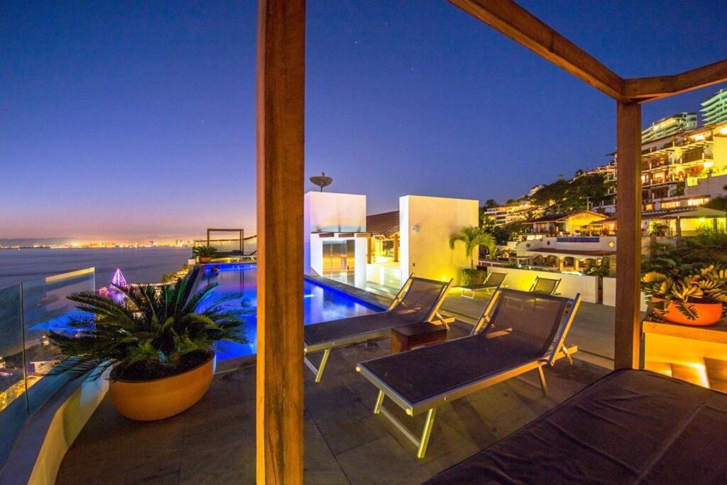 Hồ bơi trong/gần New Ocean view Condo-Romantic zone-Steps to beach