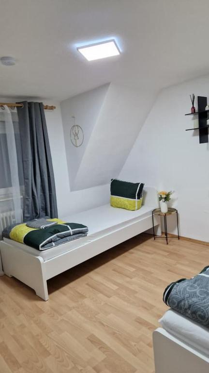 Monteurzimmer, Monteurunterkunft in 20 km von Hanau und 35 km von Frankfurt am main - Habitación Doble Superior Con Vistas Al Jardín