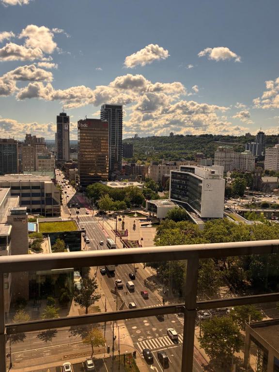 Nespecifikovaný výhled na destinaci Hamilton nebo výhled na město při pohledu z apartmánu