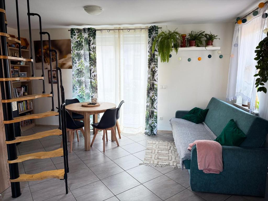 a living room with a couch and a table at Enklawa Pana Pszczoły in Szczytna