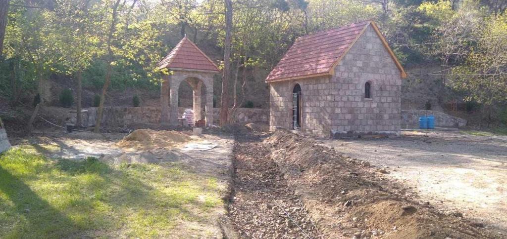 Κήπος έξω από το Hotel white balcony