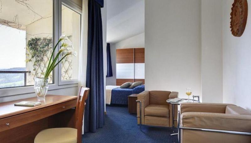 Relax Hotel Acquaviva - Tuscany Hills - Deluxe Suite With Spa Bath