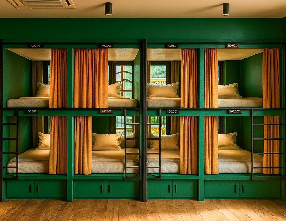 Un pat sau paturi într-o cameră la The highdogs hostel