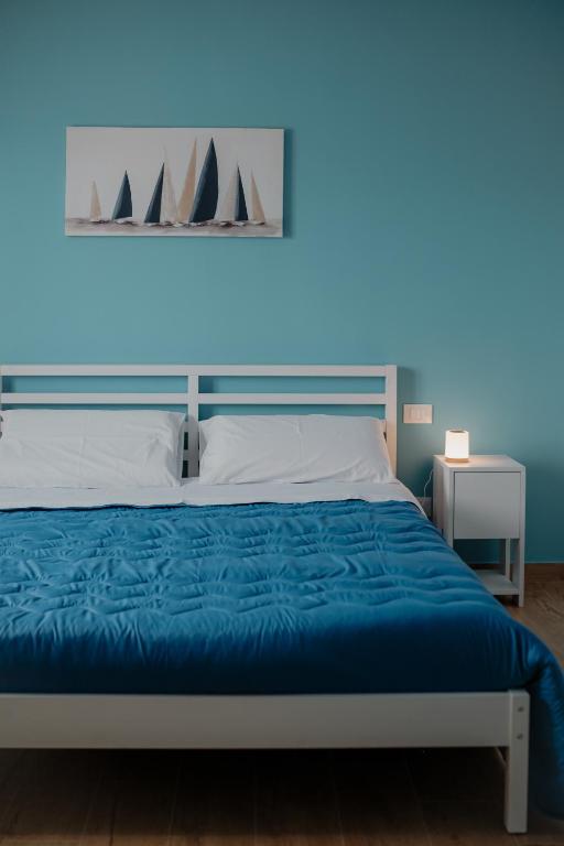 a bedroom with a bed with a blue light at Sarina's apartment in Palermo
