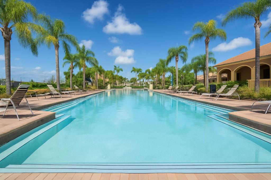 Swimmingpoolen hos eller tæt på Family Home 20 min Disney 4BR Heated Pool BBQ